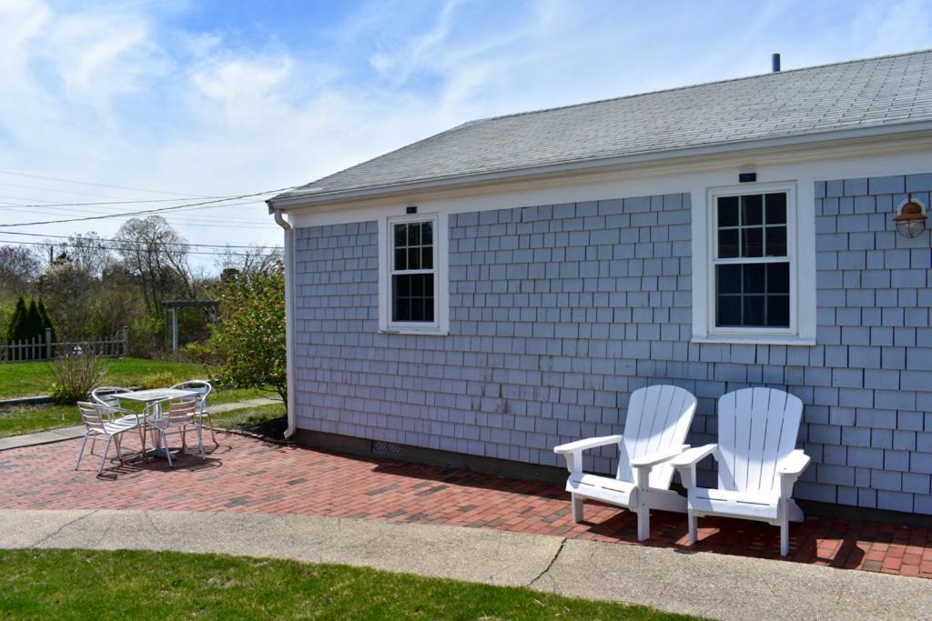 Seaside Serenity, Just A Block /0.1 Mile Away From The Beach 야머스포트 외부 사진