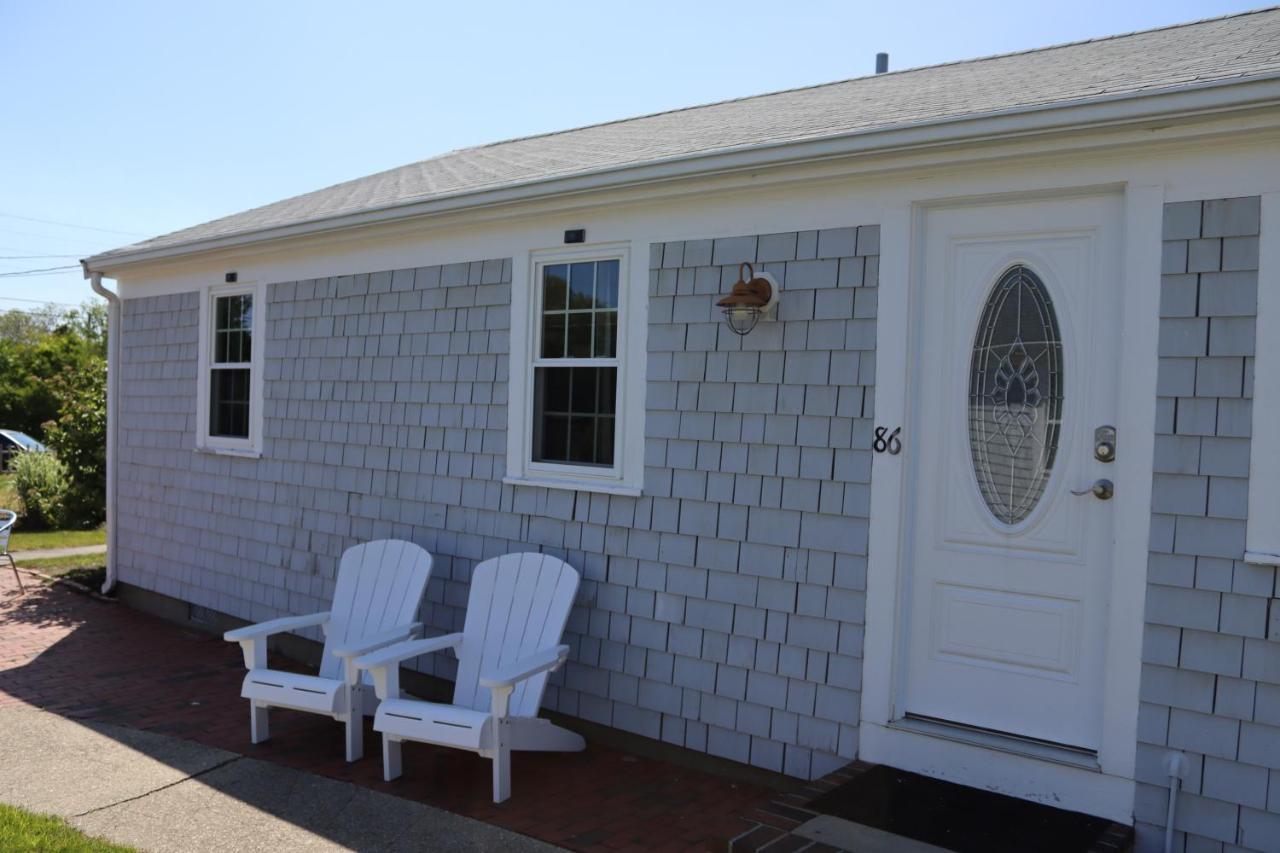 Seaside Serenity, Just A Block /0.1 Mile Away From The Beach 야머스포트 외부 사진