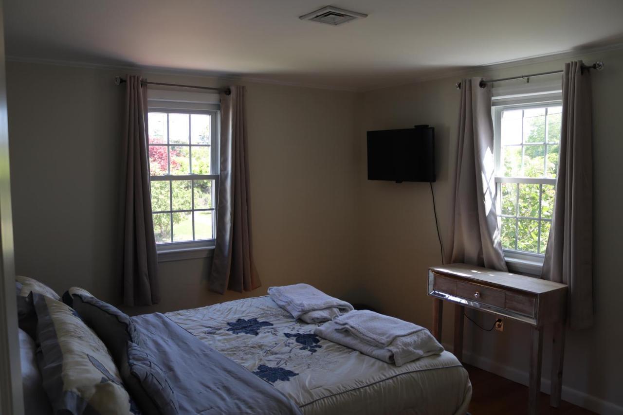 Seaside Serenity, Just A Block /0.1 Mile Away From The Beach 야머스포트 외부 사진